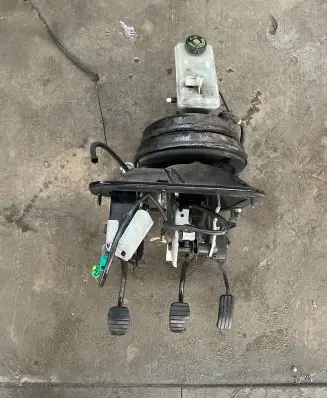Opel Vivaro Pedal assembly 8200320520 93852424