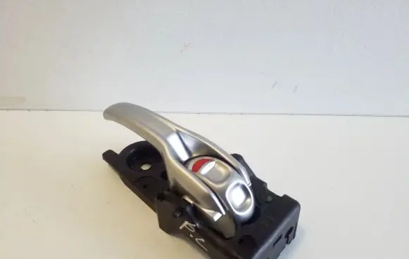 Jeep Cherokee Front door interior handle C37091103