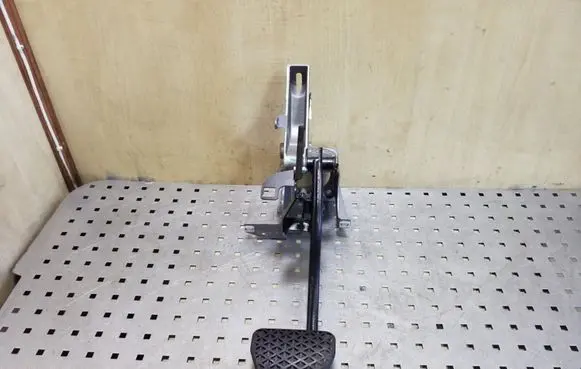 BMW X5 E53 Brake pedal 1165696