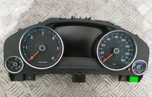 Volkswagen Touareg II Speedometer (instrument cluster) 7P6920981 0263677032