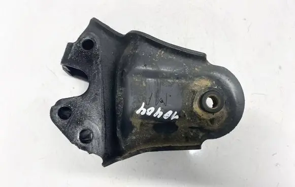 Engine mounting bracket