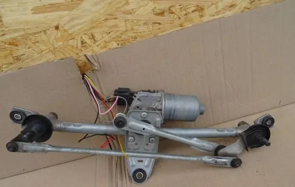 Hyundai Santa Fe Front wiper linkage 