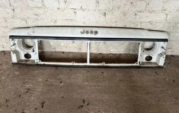 Jeep Cherokee XJ Front bumper upper radiator grill 8955001972