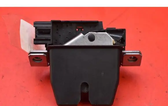 Ford Mondeo MK I Tailgate/trunk/boot lock/catch/latch DS7A-N442A66-A