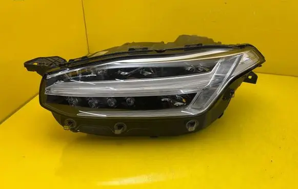 Volvo XC90 Headlight/headlamp 31468912