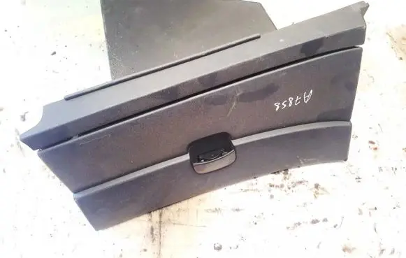 Nissan Qashqai Glove box 68520jd000