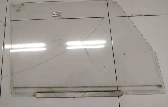 Mercedes-Benz 100 W631 Front door window glass four-door as2