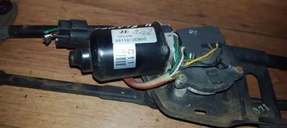 Hyundai Elantra Wiper motor 981102d900