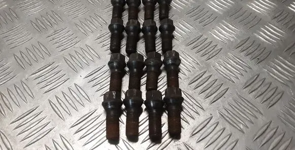 Nuts/bolts