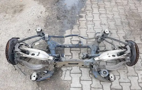 Audi Q7 4M Rear axle beam 