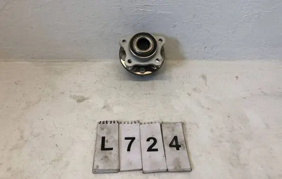 Volvo V40 Front wheel bearing hub 31429133