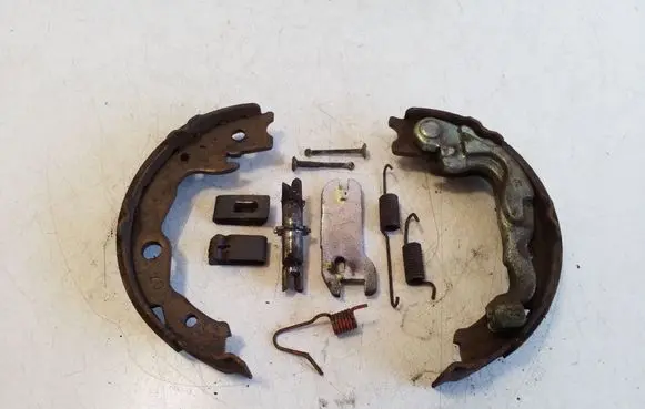 Nissan Leaf I (ZE0) Handbrake/parking brake pads 