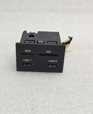 Porsche Macan (95B) USB socket connector 95B035736