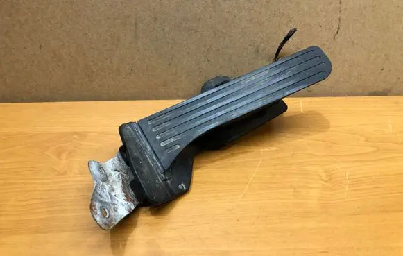 Volkswagen PASSAT B6 Accelerator throttle pedal 1K2721503M