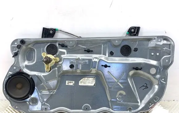 Volkswagen Polo IV 9N3 Front door window regulator with motor 