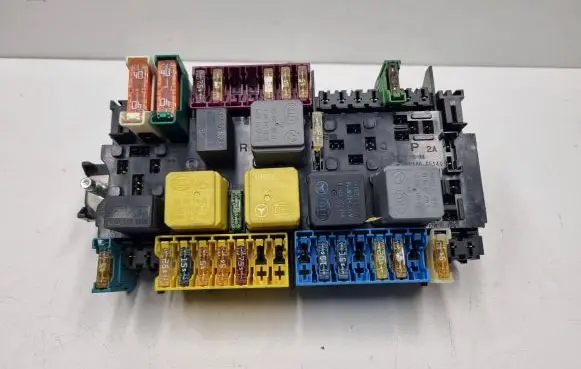 Mercedes-Benz B W246 W242 Fuse module A2469060093 2469060093
