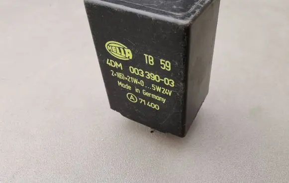 Mercedes-Benz E W124 Other relay 4DM00339003 216621W0 A71400