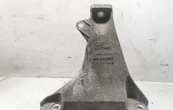Audi A4 S4 B5 8D Engine mounting bracket 8D0199308R