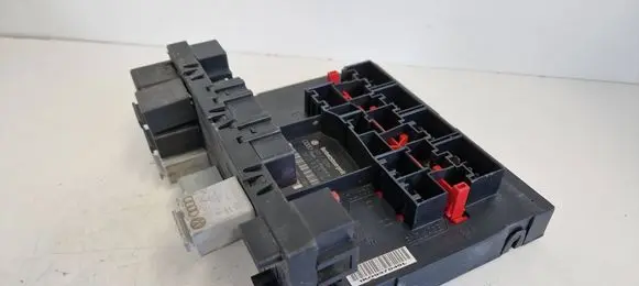 Volkswagen Golf V Fuse box set 1K0937049T 00652677 F005V00497