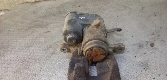 Volkswagen PASSAT B7 Rear brake caliper