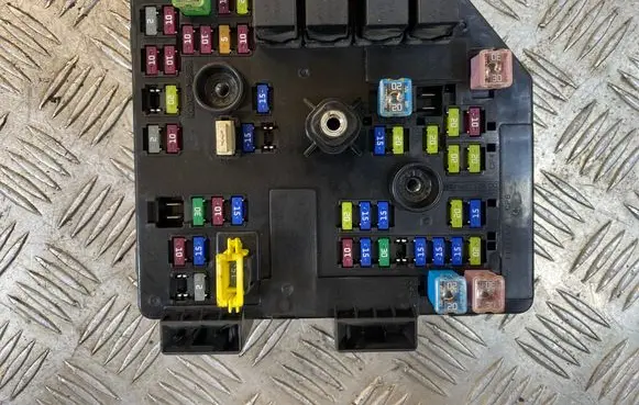 Opel Antara Fuse module 95202005 2005U