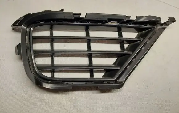 Volkswagen Touareg II Front bumper lower grill 7P6853665A