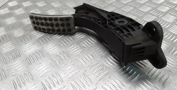 Mercedes-Benz ML W164 Accelerator throttle pedal A1643000104