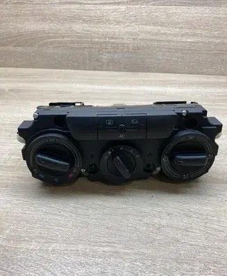 Skoda Octavia Mk2 (1Z) Climate control unit 743581 74358120