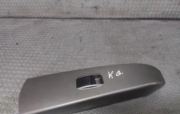 Toyota Prius (XW20) Electric window control switch 7427247050