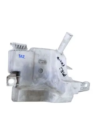 Ford Focus Windshield washer fluid reservoir/tank BV6117B613CA