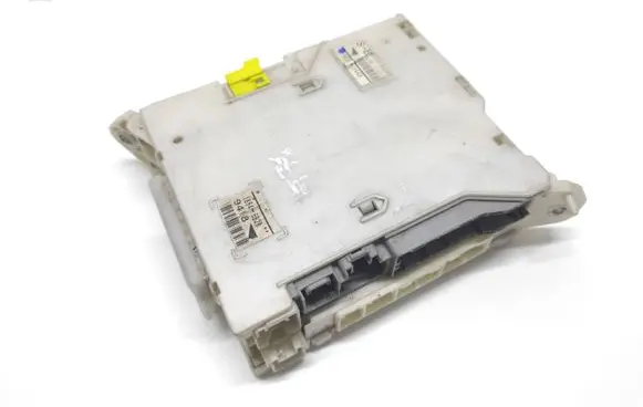 Lexus IS 220D-250-350 Fuse module 8273053050 6C301443