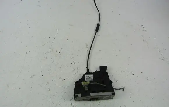 Opel Corsa D Front door lock 