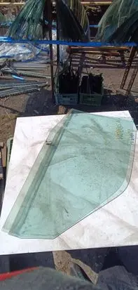 Peugeot 106 Front door window glass four-door 1212123