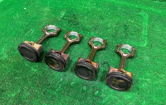 Hyundai i10 Piston with connecting rod G4LA