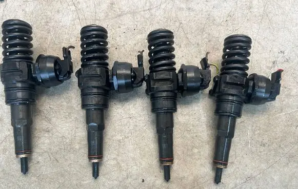 Volkswagen Jetta V Fuel injectors set 0414720215 038130073AG