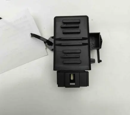 Porsche Cayenne (9Y0 9Y3) Seat heating relay 3F0959772