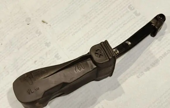 Porsche Cayenne (9Y0 9Y3) Front door check strap stopper 760837267
