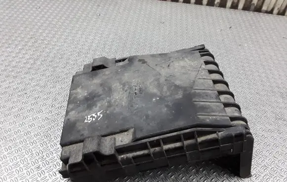 Volkswagen Touran I Fuse box cover 1K0937132F