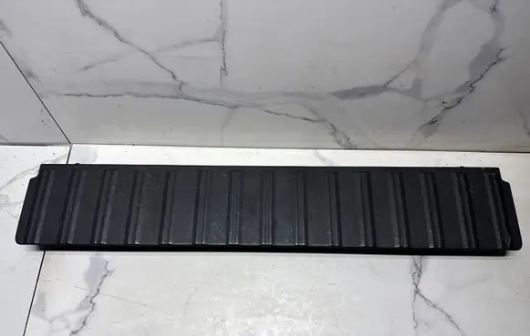 Volvo XC90 Trunk/boot lower side trim panel 08641116