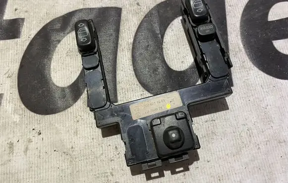 Mercedes-Benz C W202 Electric window control switch a2028211551 2028211551