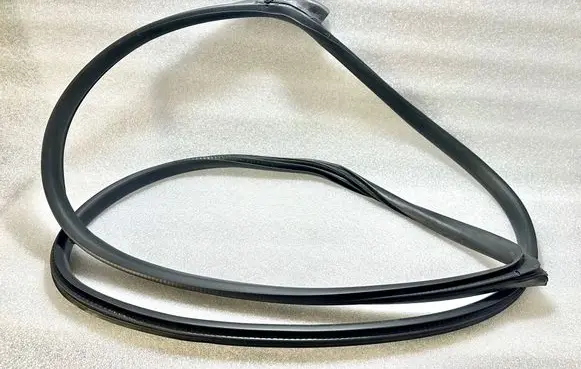 Mini One - Cooper Coupe R56 Rubber seal front coupe door 7151383