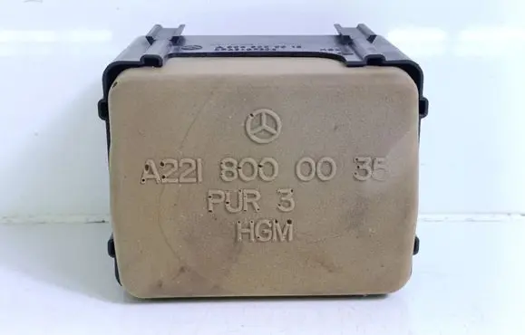Mercedes-Benz E W212 Central locking vacuum pump A2218000035 A0008000018