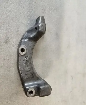 Volvo XC90 A/C compressor mount bracket 31401869