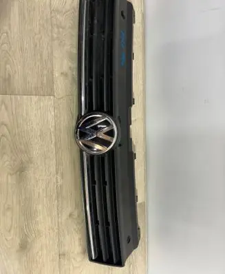 Volkswagen Polo V 6R Front bumper upper radiator grill 6C0853653A