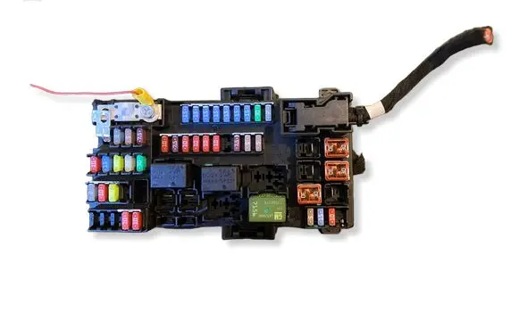 Opel Mokka Fuse box set 121092611 1512303250 GS10C300184