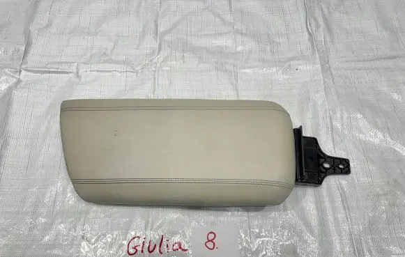Alfa Romeo Giulia Armrest
