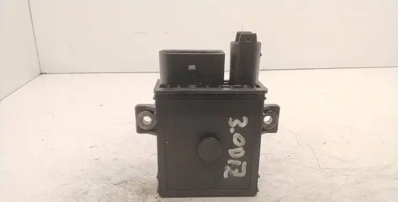 BMW 5 E60 E61 Glow plug pre-heat relay E2110022360