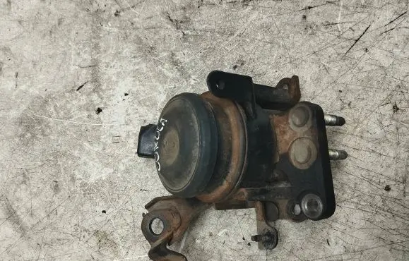 Toyota Corolla E120 E130 Engine mount bracket
