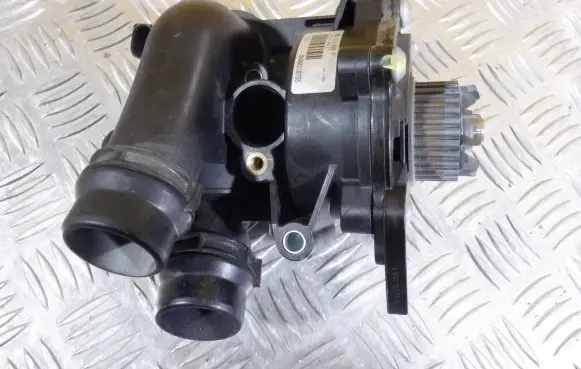 Audi A5 8T 8F Water pump 06J121026P 8400318755