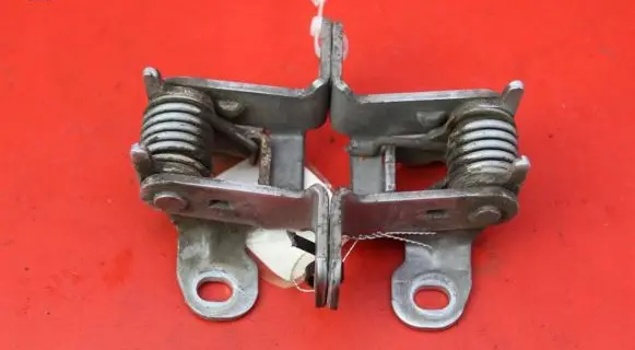 Land Rover Discovery 3 - LR3 Tailgate/trunk/boot hinge